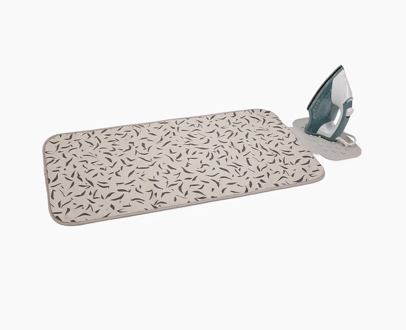 Swift™ Tisch-Bügelmatte in Ecru