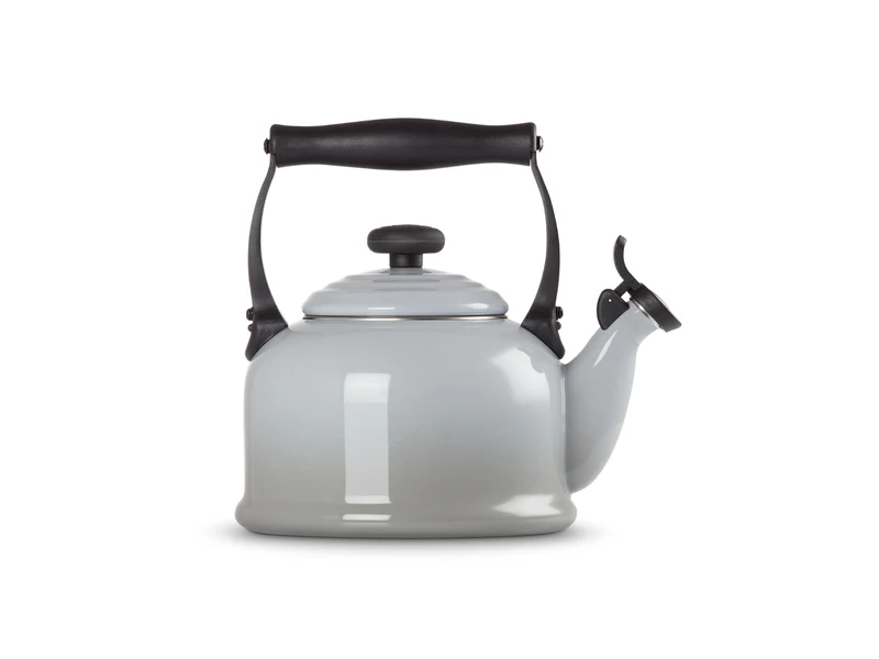Le Creuset Wasserkessel Tradition perlgrau 2,1l